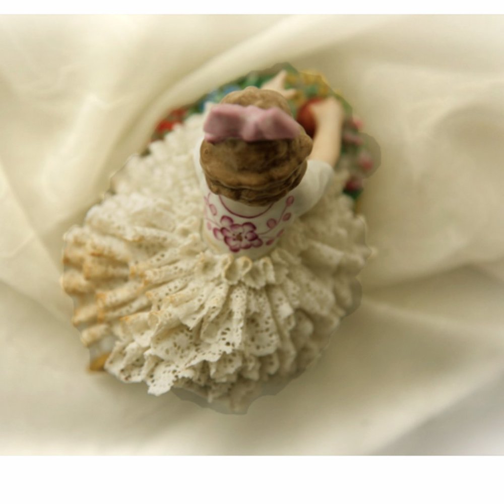 Antique 1910 Sitzendorf Figurine Porcelain German Fine Art w Dripped Lace - Picture 5 of 8